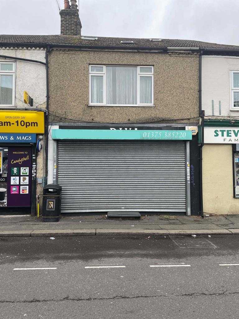 Bridge Road, Grays RM17 Hairdresser and barber shop £825 pcm (£190 pw)