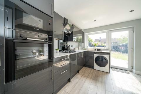 134 Long Chaulden, Hemel Hempstead, HP1 2JL