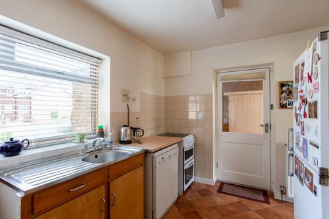 46 Aspin Oval, Knaresborough, HG5 8EL