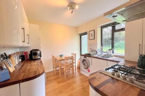 2 bedroom flat to rent, Kingsbridge Avenue, Acton, W3