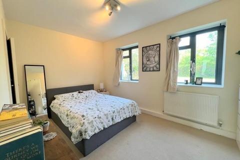 2 bedroom flat to rent, Kingsbridge Avenue, Acton, W3