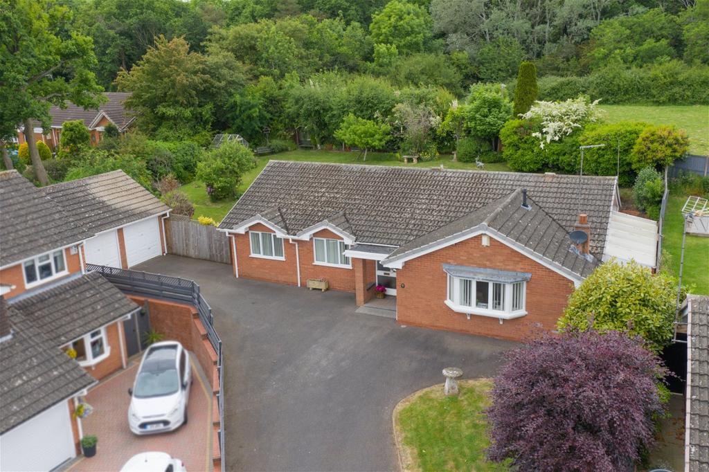 Marshfield Close, Church Hill North, Redditch B98 8RW 4 bed detached