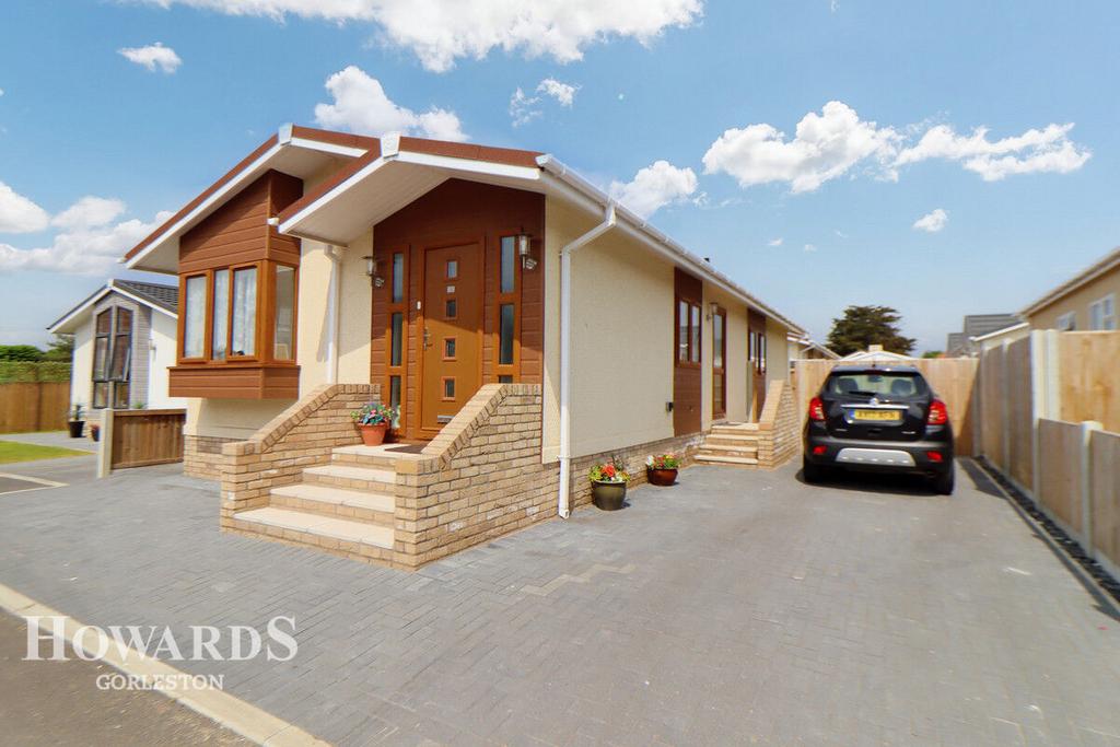 Sunninghill Close, Bradwell 2 bed park home for sale £190,000