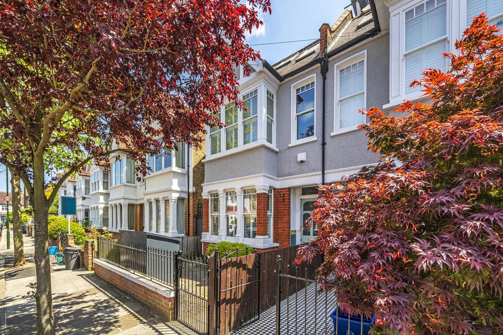 Claremont Road, Teddington, Middlesex, TW11 5 bed semidetached house