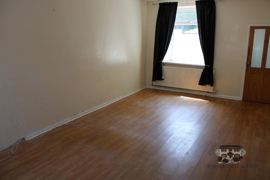 Trehafod Road, Pontypridd, Rhondda Cynon Taff, CF37 2LY 4 bed semi