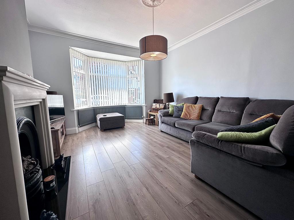 Rosewood Crescent, Walkerville... 3 bed semidetached house £250,000