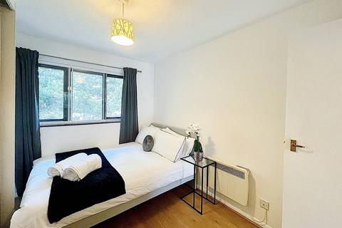 1 bedroom apartment to rent, Transom Square, London E14