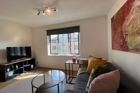 1 bedroom apartment to rent, Transom Square, London E14
