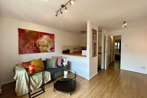 1 bedroom apartment to rent, Transom Square, London E14