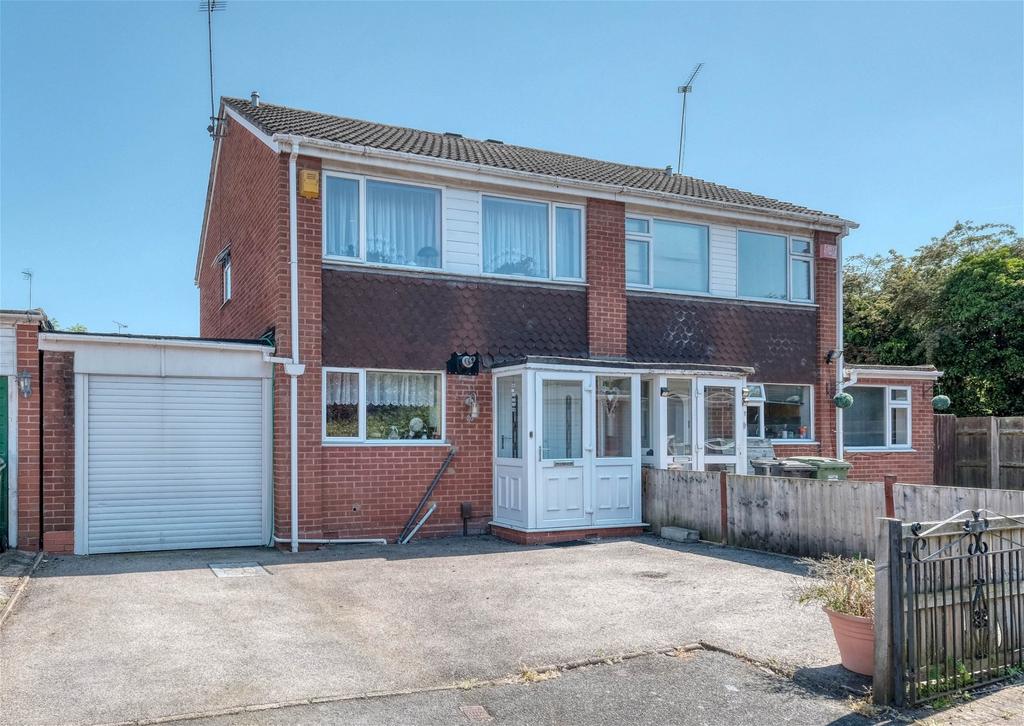 Kenchester Close, Matchborough East, Redditch B98 0BT 3 bed semi