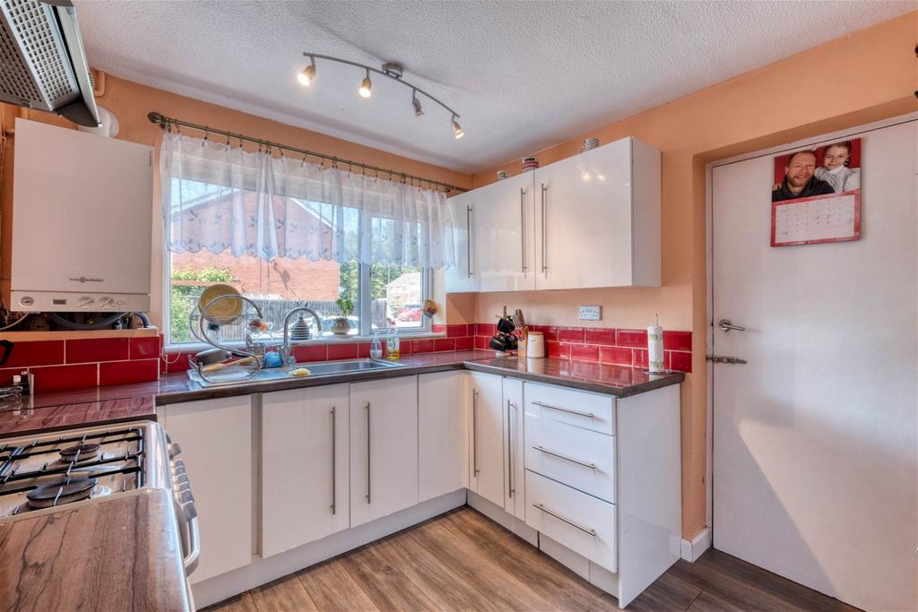 Kenchester Close, Matchborough East, Redditch B98 0BT 3 bed semi