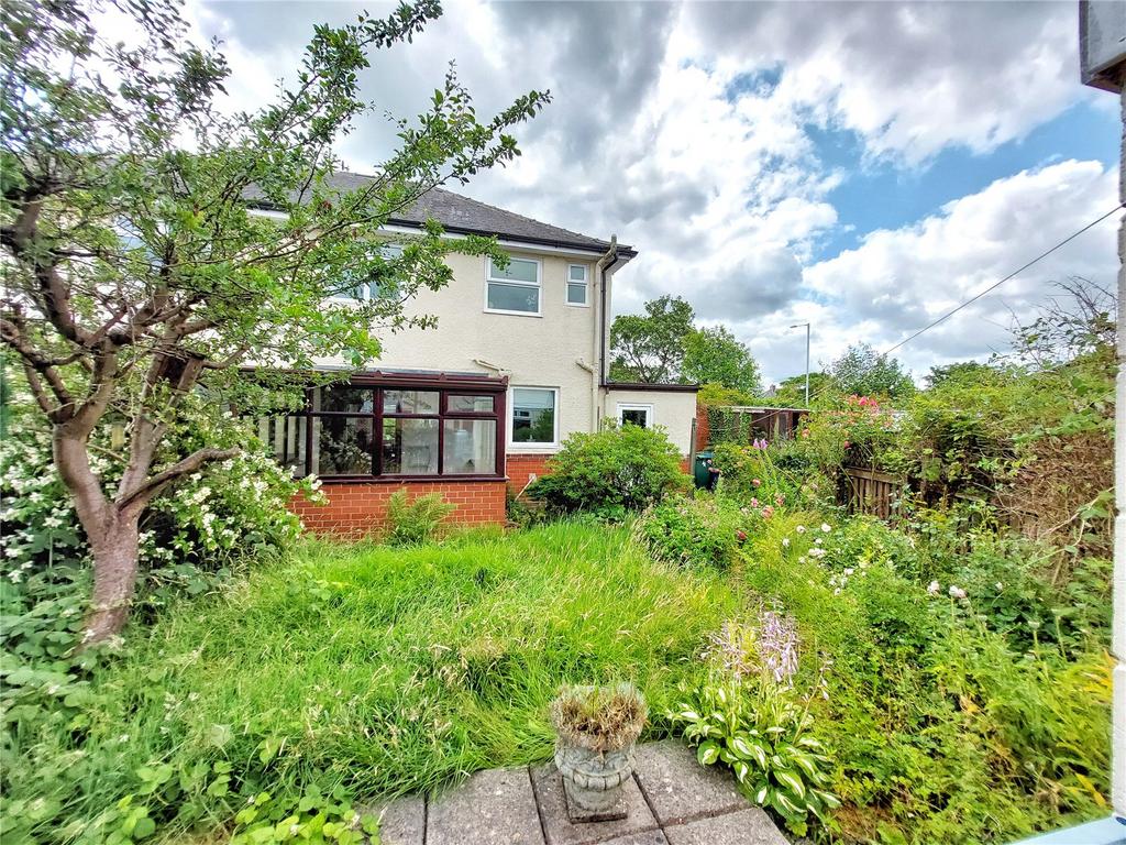 Broadway, Haslingden, Rossendale, BB4 3 bed semidetached house for