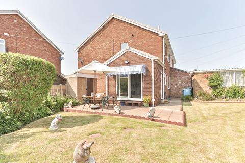3 bedroom semi-detached house for sale, Coverdale, Hull, East Riding of Yorkshire, HU7 4AL