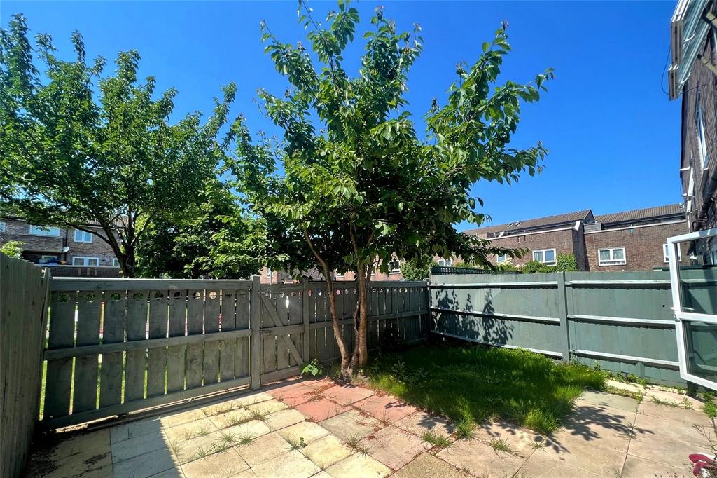 McIntosh Close, Wallington, SM6 2 bed for sale £315,000