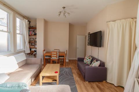1 bedroom flat for sale, Balvernie Grove, Southfields
