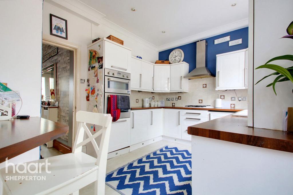 Upper Halliford Road, SHEPPERTON 3 bed semidetached house for sale £