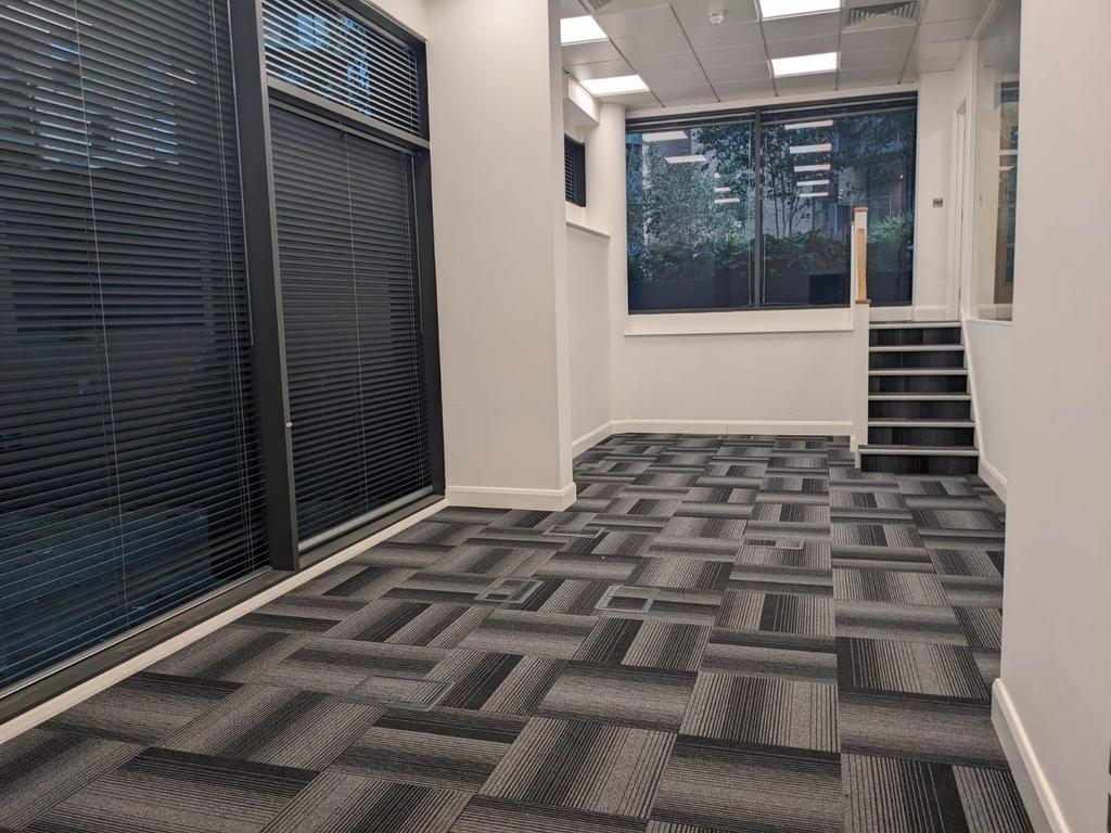 Excellent condition office to let in Central Harr