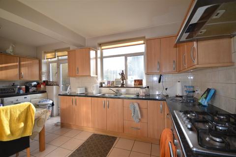 28 Radstock Avenue, Harrow, HA3 8PE
