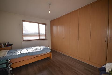 28 Radstock Avenue, Harrow, HA3 8PE