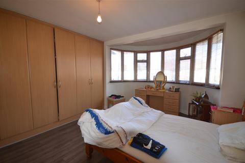 28 Radstock Avenue, Harrow, HA3 8PE