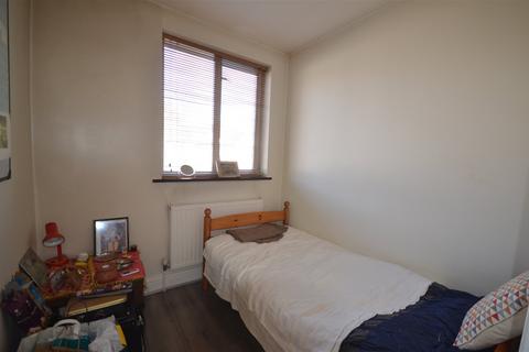 28 Radstock Avenue, Harrow, HA3 8PE
