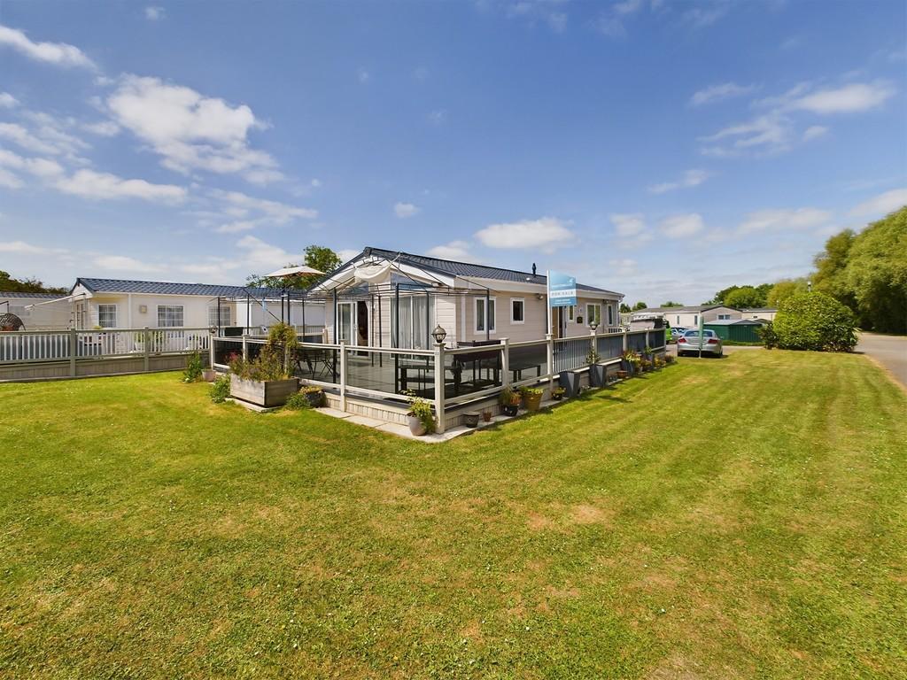 Cathedral View, Newark Road 2 bed detached bungalow for sale £150,000