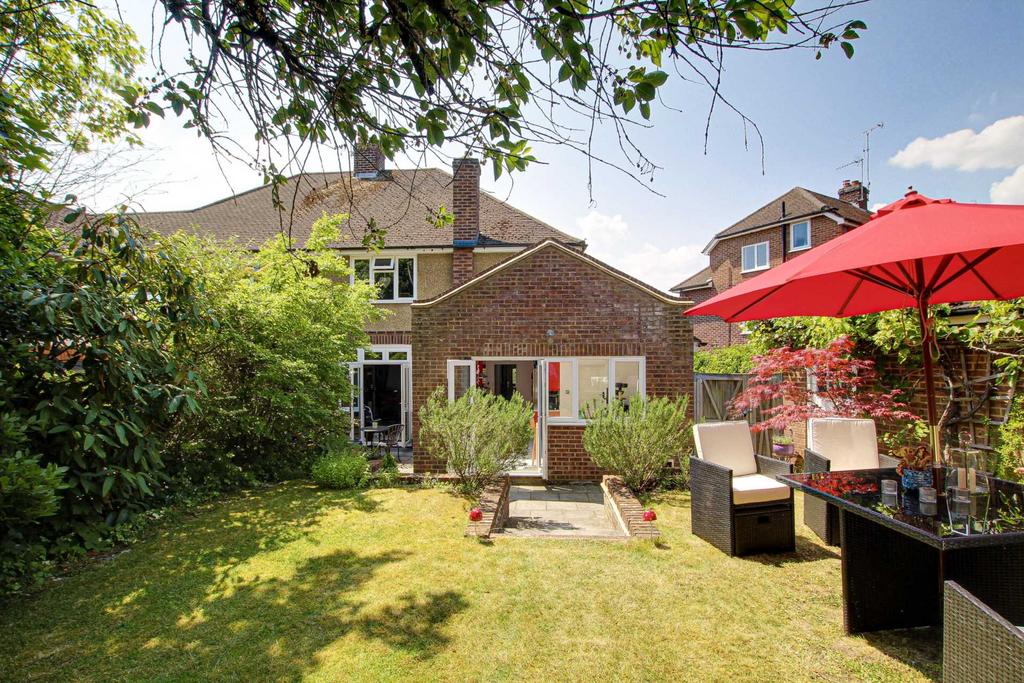 Balmore Drive, Caversham, Reading 3 bed semidetached house £799,950