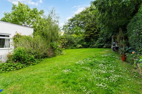 33 Buckingham Way, Wallington, SM6 9LU