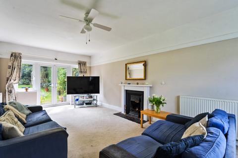 33 Buckingham Way, Wallington, SM6 9LU