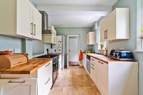 33 Buckingham Way, Wallington, SM6 9LU