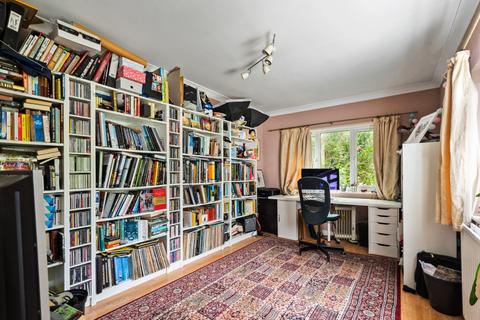 33 Buckingham Way, Wallington, SM6 9LU