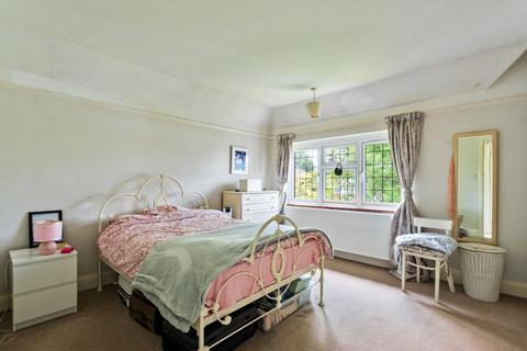 33 Buckingham Way, Wallington, SM6 9LU