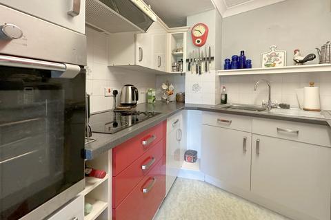 1 bedroom apartment for sale, Bucklers Court, Lymington SO41