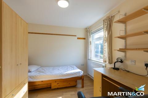 5 bedroom end of terrace house to rent, Cross Farm Road, Harborne, B17