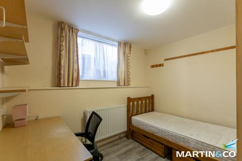 5 bedroom end of terrace house to rent, Cross Farm Road, Harborne, B17