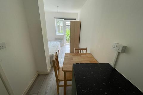 42 Harvey Road, Hounslow, TW4 5LU