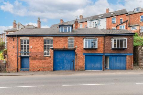 Crediton - 3 bedroom flat for sale