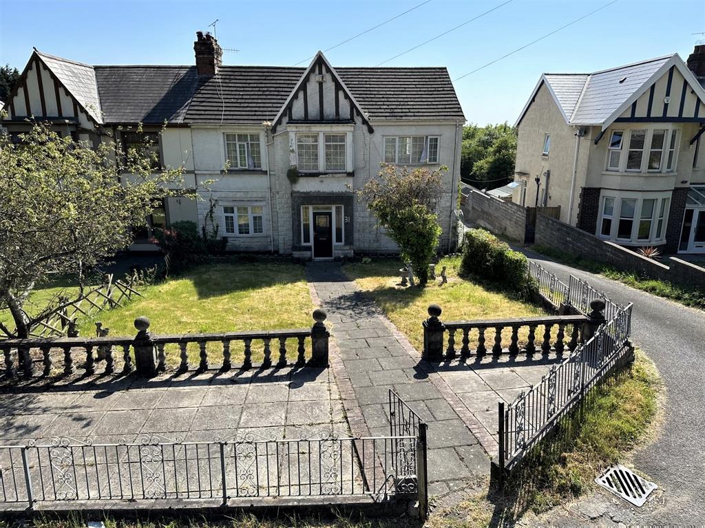 Dinas Baglan Road, Baglan, Port Talbot, Neath Port Talbot. 4 bed semi
