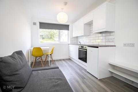 1 bedroom ground floor flat to rent, Oxwich Close, Danescourt