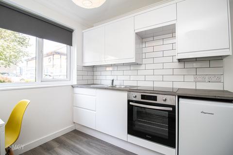 1 bedroom ground floor flat to rent, Oxwich Close, Danescourt