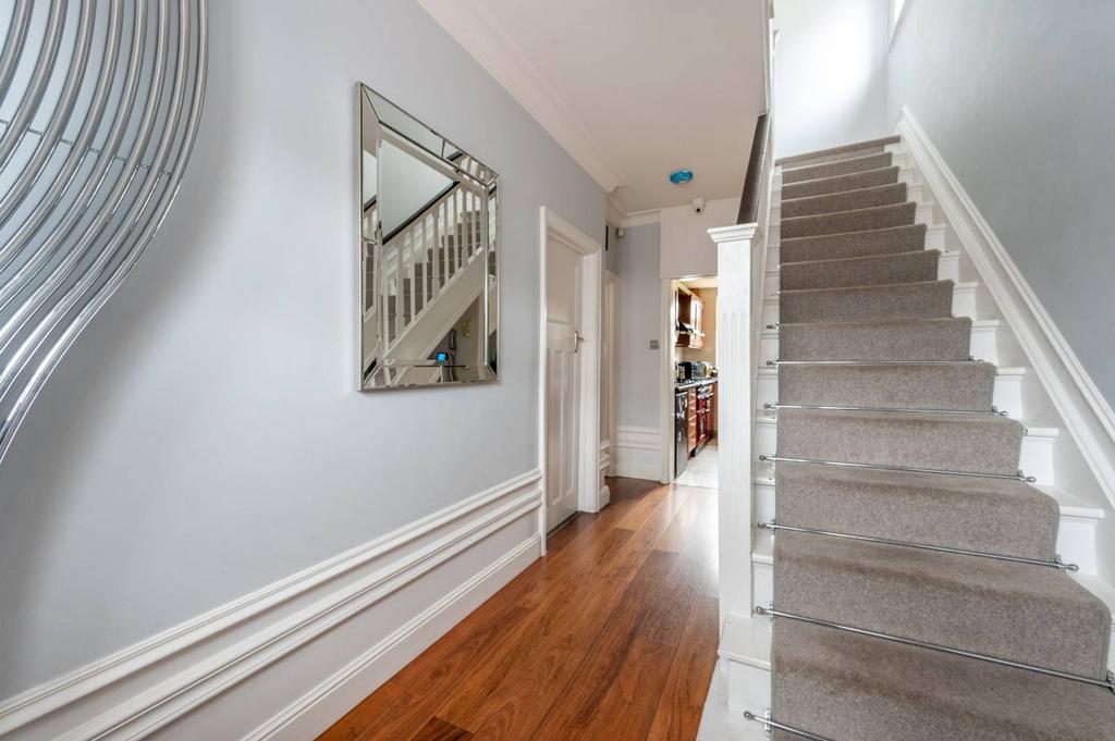 Ingram Road, Thornton Heath, CR7 4 bed semidetached house £2,600 pcm