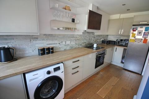 3 bedroom semi-detached house for sale - Oakleigh Avenue, Glen Parva, Leicester