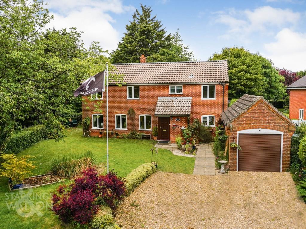Vicarage Road, Wingfield, Diss 3 bed detached house for sale £450,000