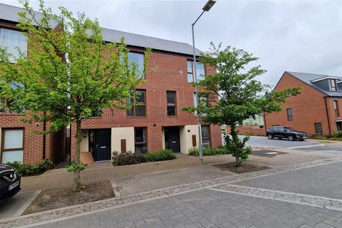 3 bedroom terraced house to rent, Ketley Park Road, Ketley, Telford, Shropshire, TF1