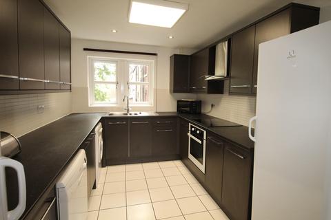 4 bedroom flat to rent, Kensington Terrace, Hyde Park, Leeds, LS6