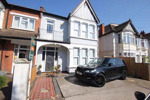 3 bedroom terraced house for sale in Valkyrie Road, Westcliff-on-sea, SS0