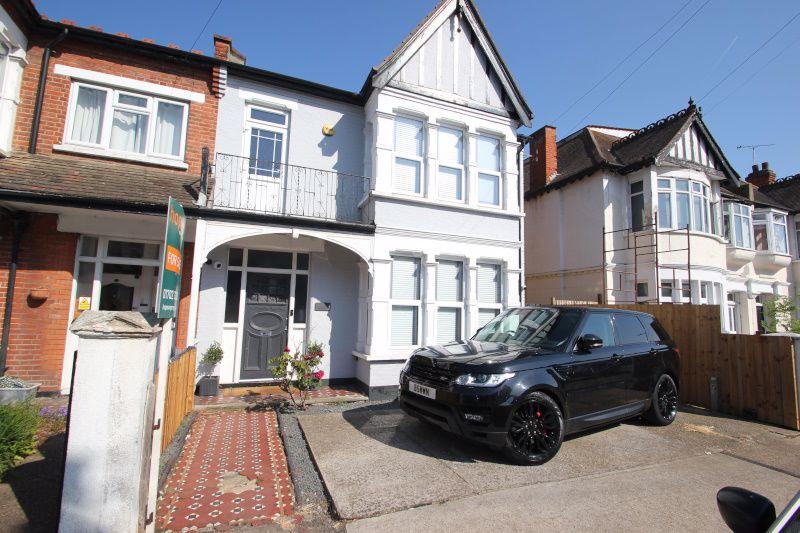 2 bedroom flat for sale in 16 Valkyrie Road, Southend-on-Sea,  Westcliff-on-Sea, SS0