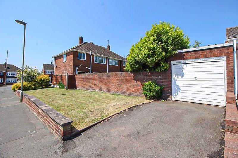 The Straits, LOWER GORNAL, DY3 3BH 3 bed semidetached house for sale