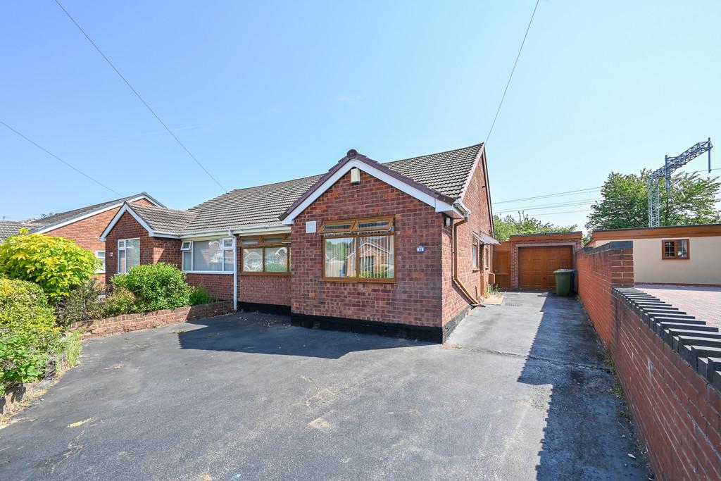 Westbourne Avenue, Staffordshire WS6 2 bed semidetached bungalow for