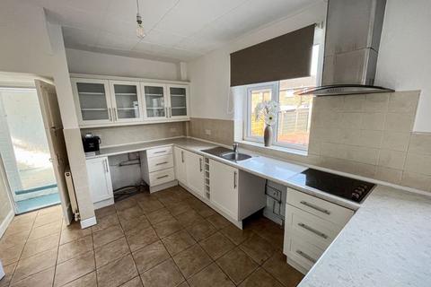 3 bedroom semi-detached house to rent, Sycamore Road, Eccles